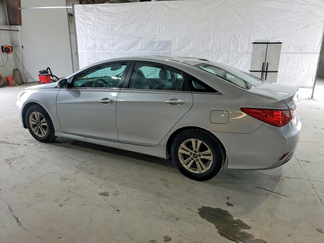 2014 Hyundai Sonata Gls - Image 2