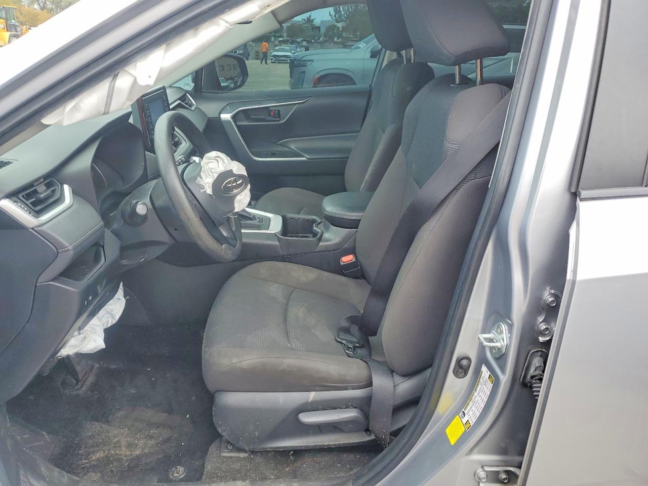 2022 Toyota Rav4 Le - Image 7