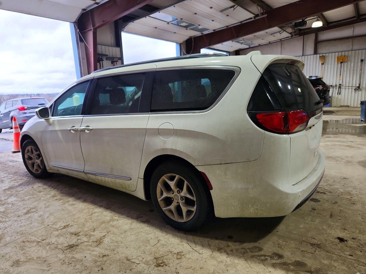 2019 Chrysler Pacifica - Фото 2