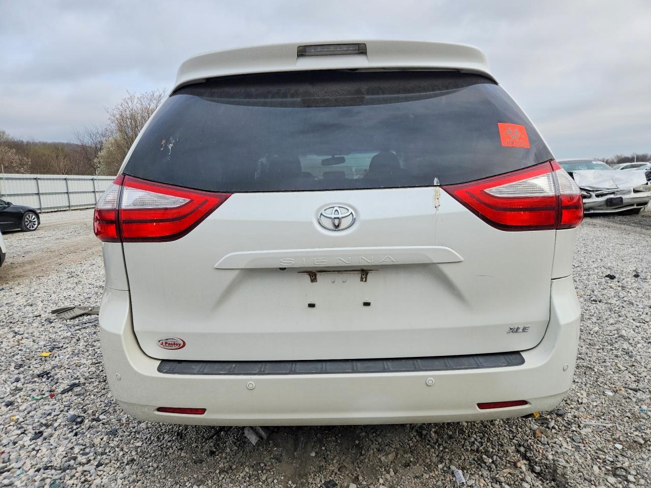 2015 Toyota Sienna Xle 8-Passenger - Фото 6