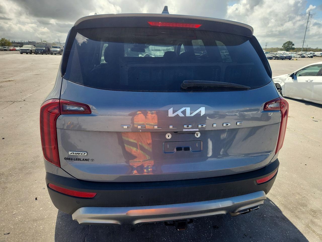 2022 Kia Telluride S - Image 6