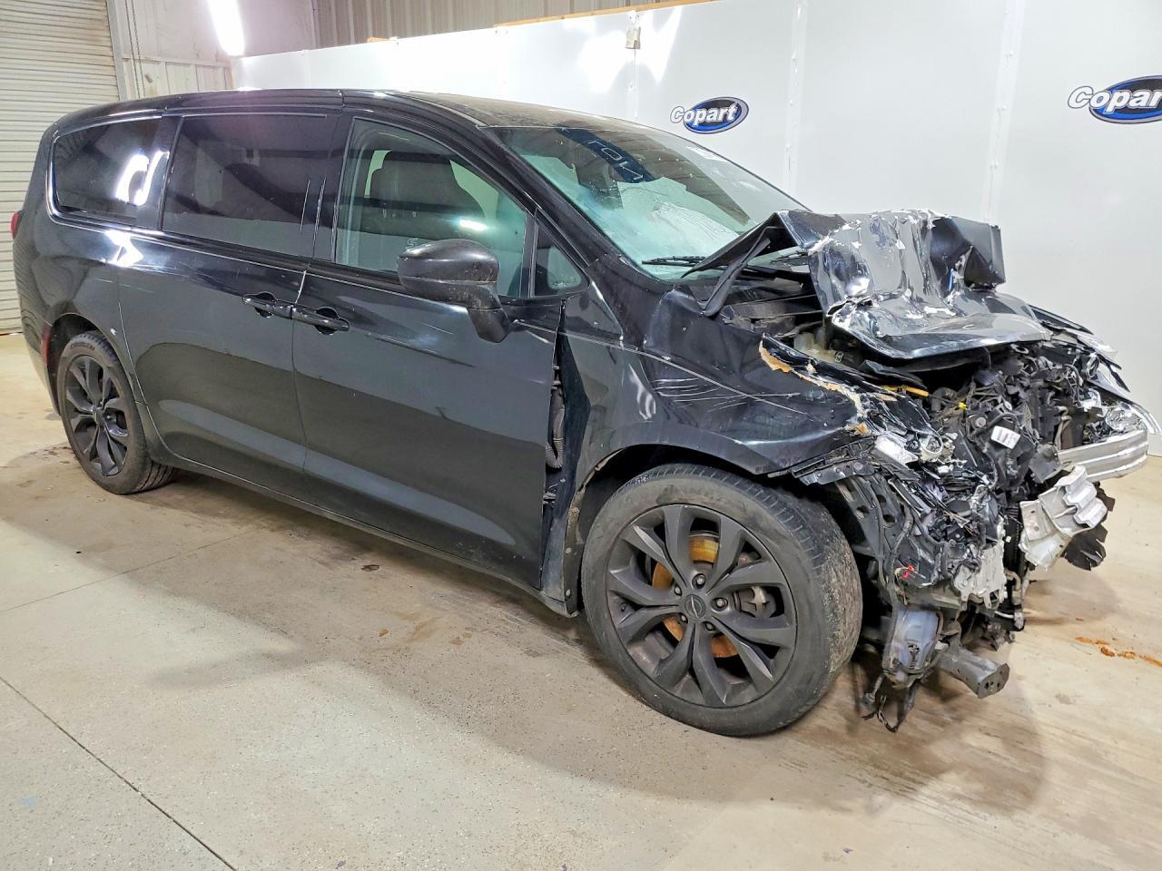 2018 Chrysler Pacifica Touring Plus - Фото 4