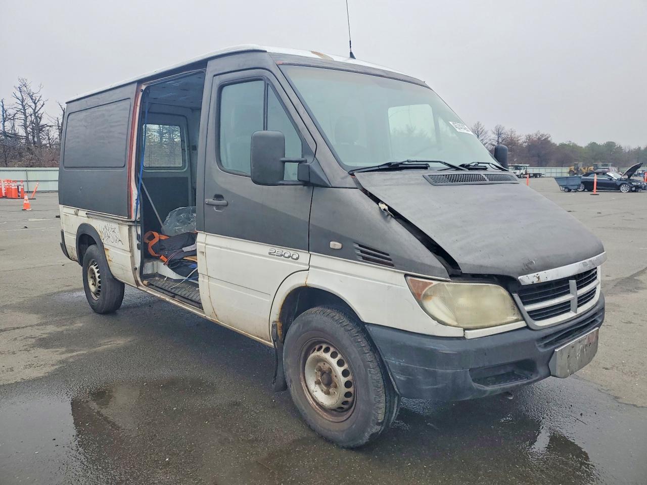 2006 Dodge Sprinter 2500 Delivery Van - Image 4