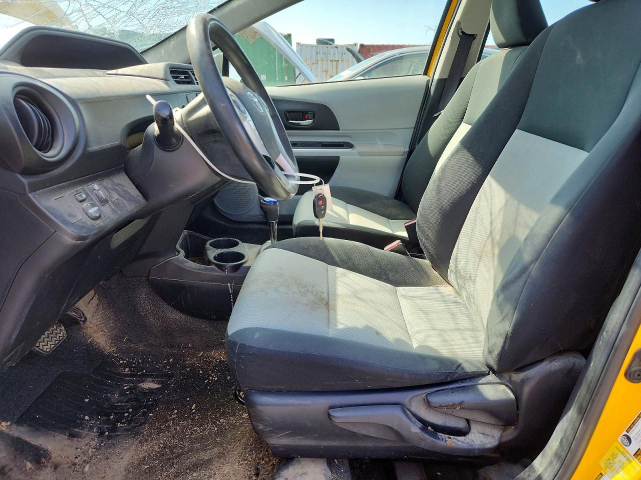 2014 Toyota Prius C Two - Фото 7