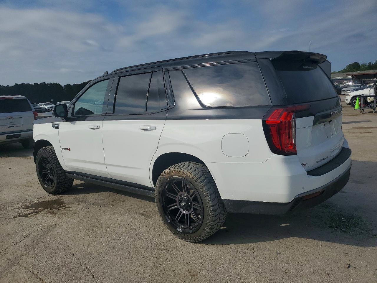 2022 GMC Yukon At4 - Image 2