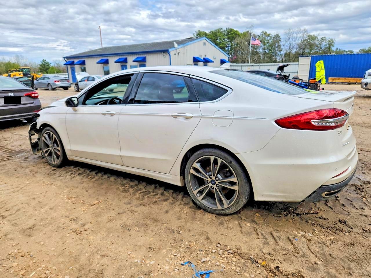 2019 Ford Fusion Titanium - Image 2