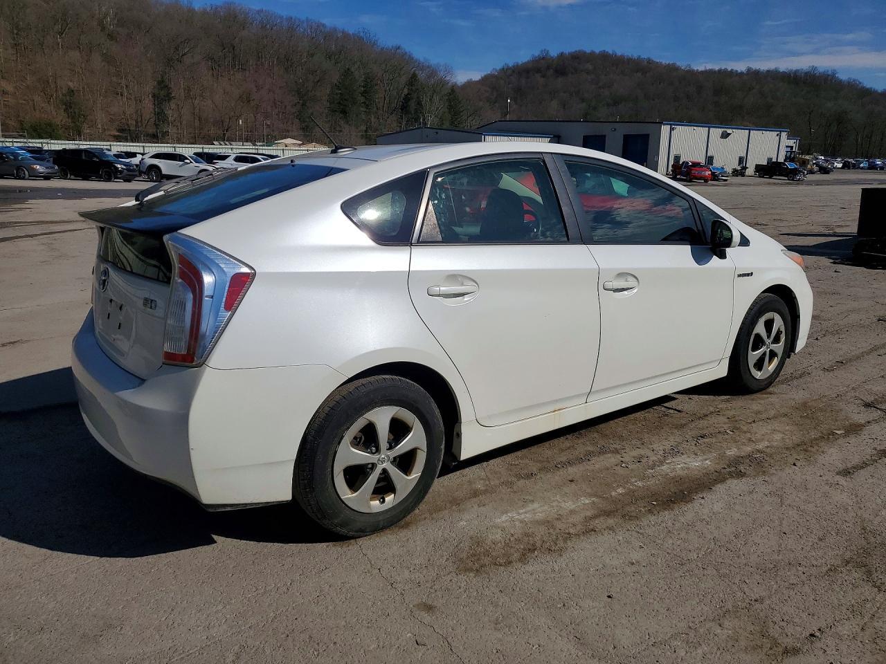 2013 Toyota Prius Three - Image 3