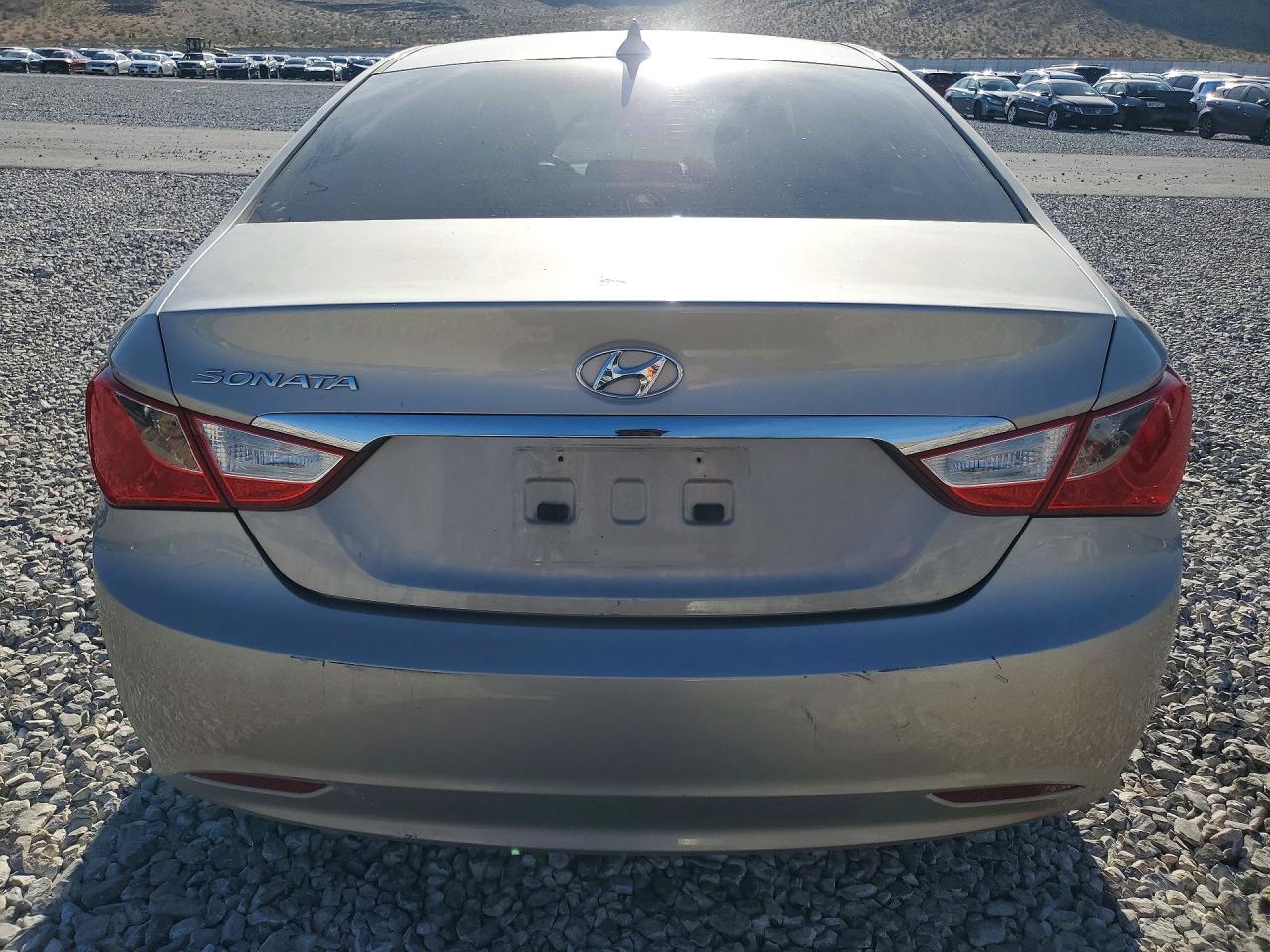 2011 Hyundai Sonata Gls - Image 6