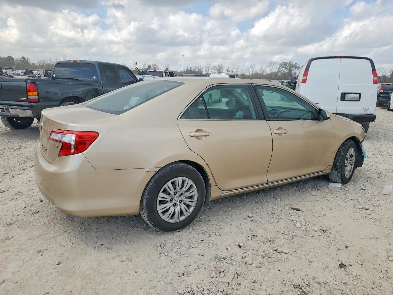 2012 Toyota Camry Le - Image 3