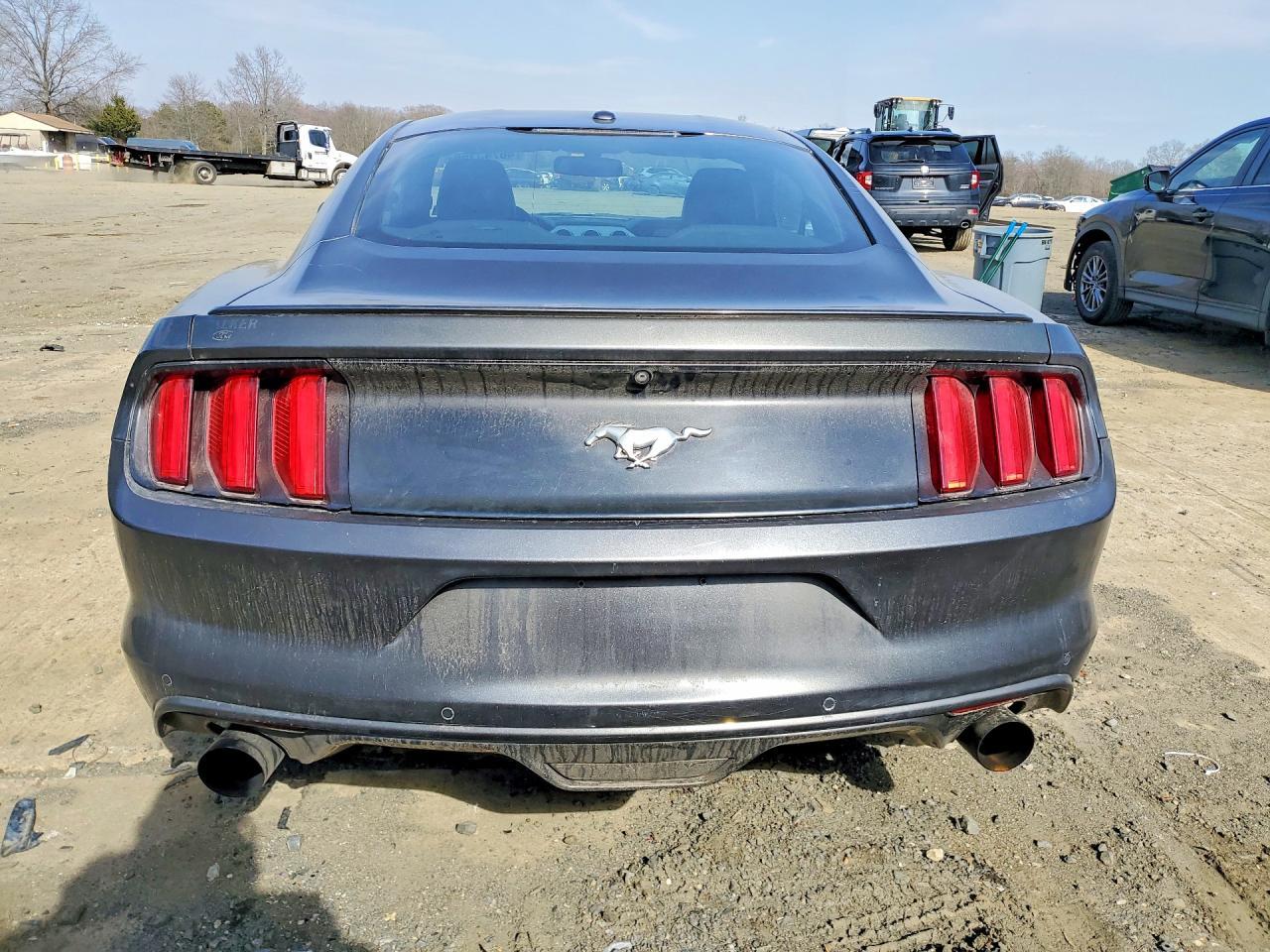 2015 Ford Mustang - Фото 6