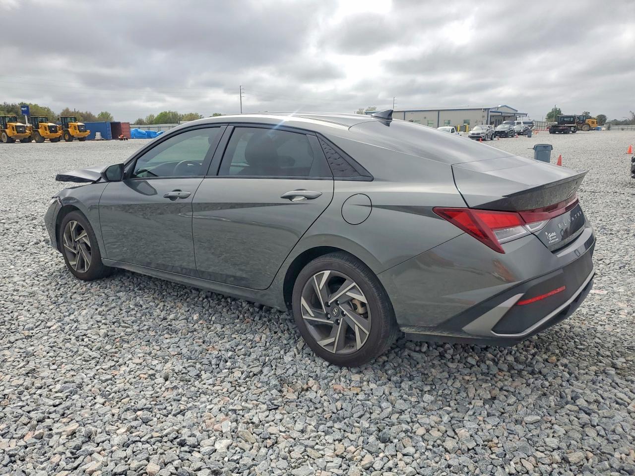 2025 Hyundai Elantra Sel Sport - Image 2