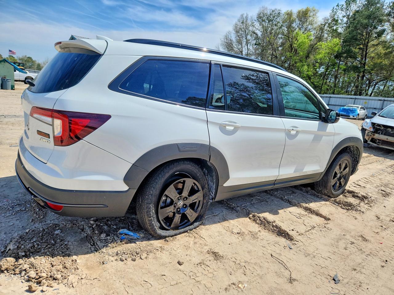 2022 Honda Pilot Trailsport - Image 3
