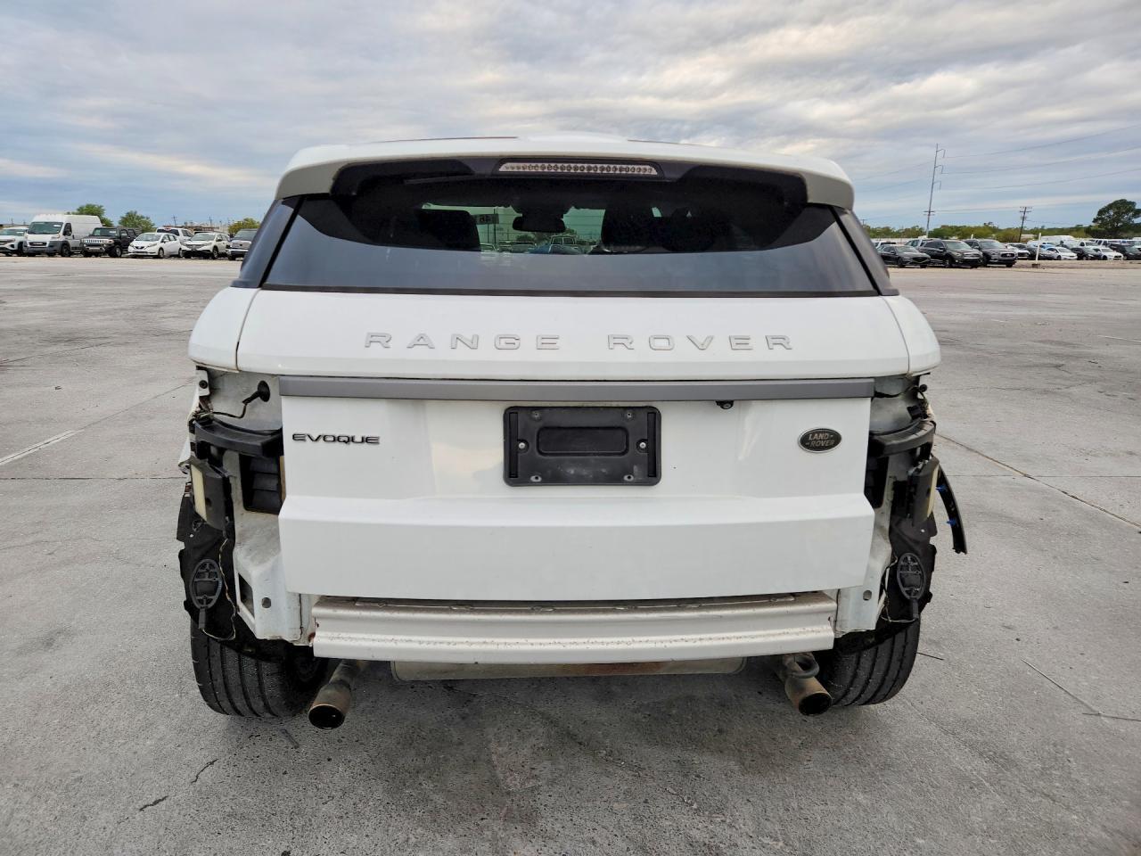 2015 Land Rover Range Rover Evoque Pure Premium - Image 6
