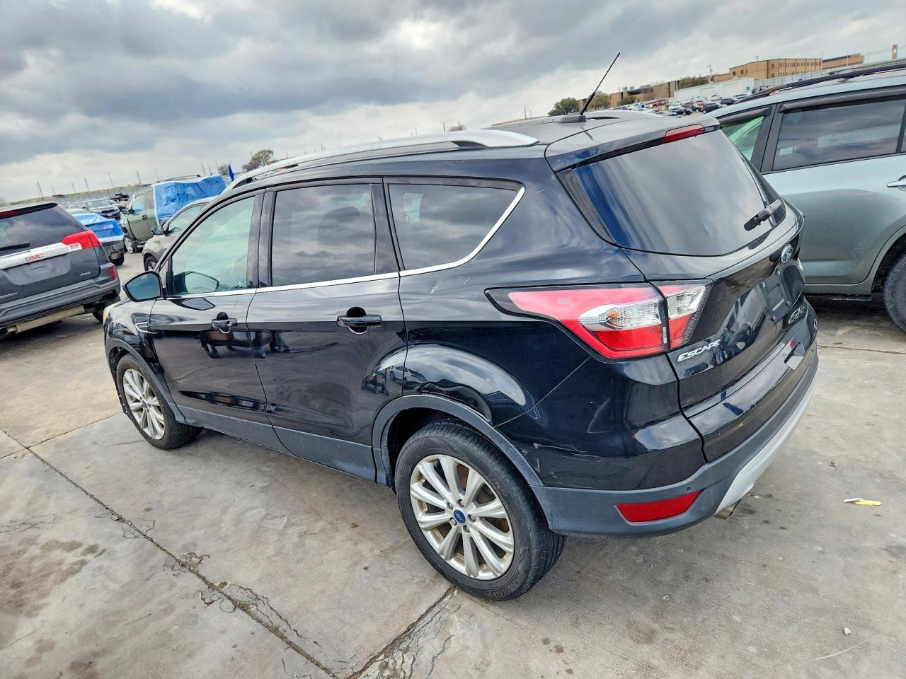 2017 Ford Escape Titanium - Фото 2