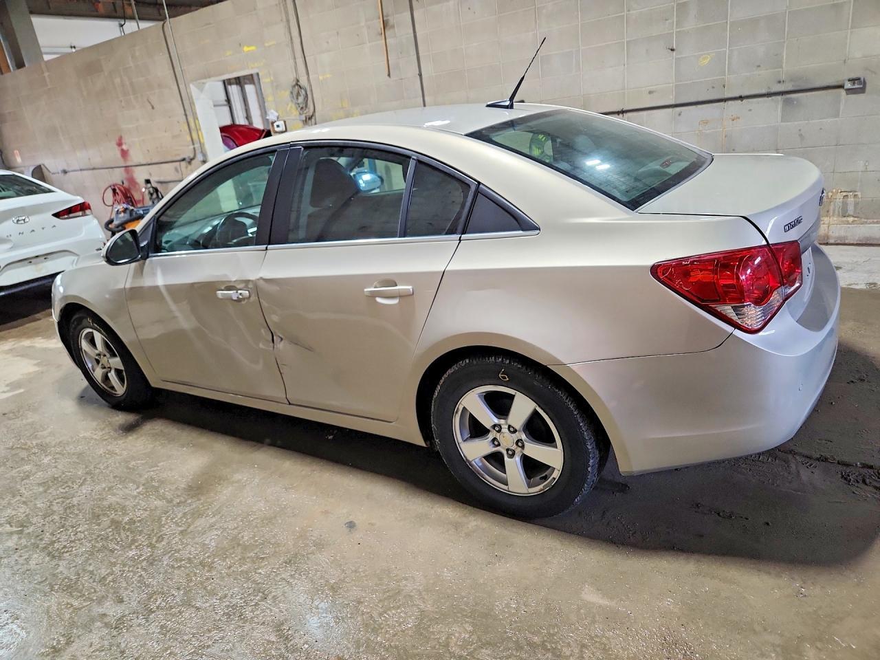 2011 Chevrolet Cruze Lt - Image 2