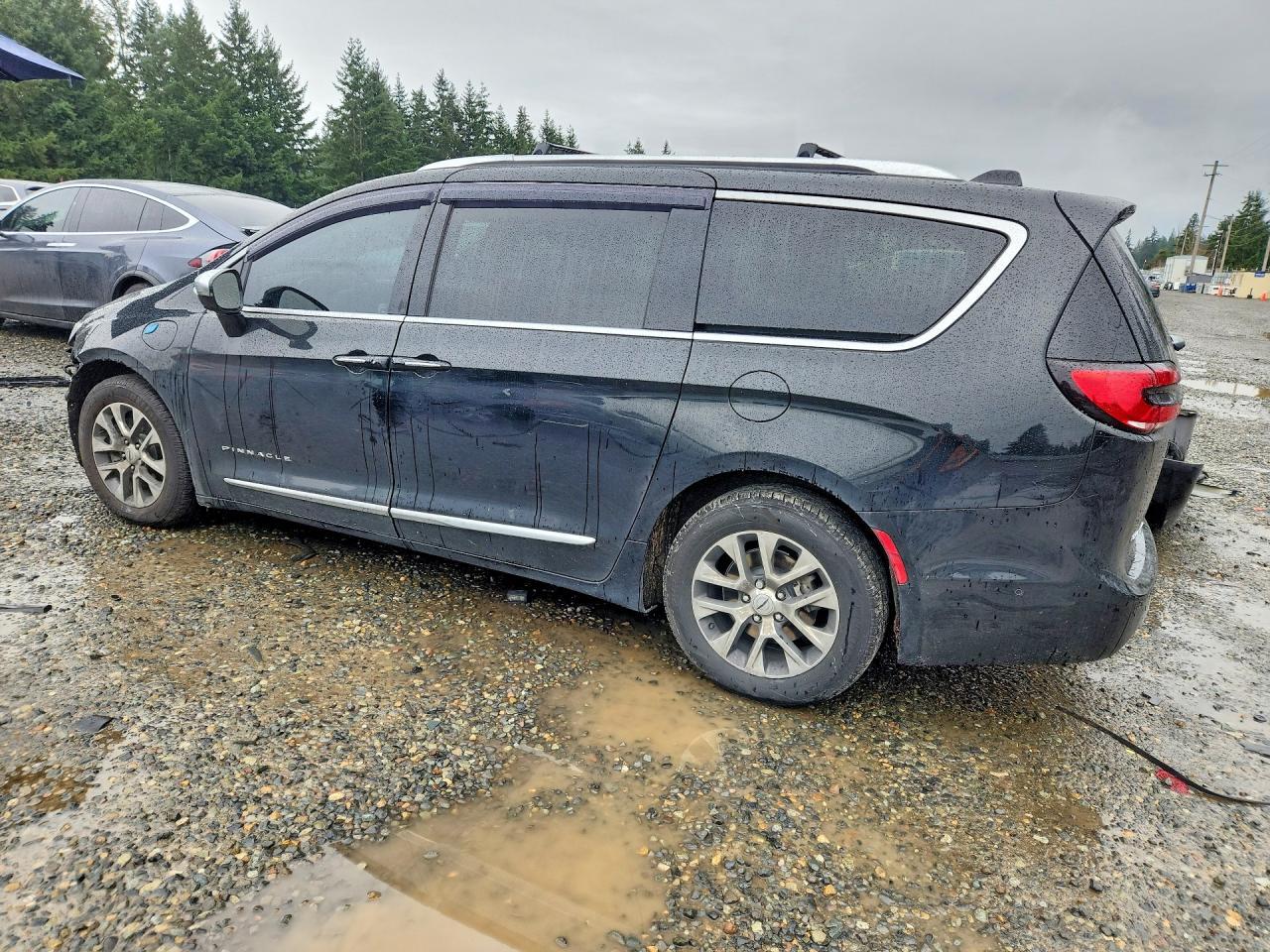 2022 Chrysler Pacifica Hybrid Pinnacle - Image 3