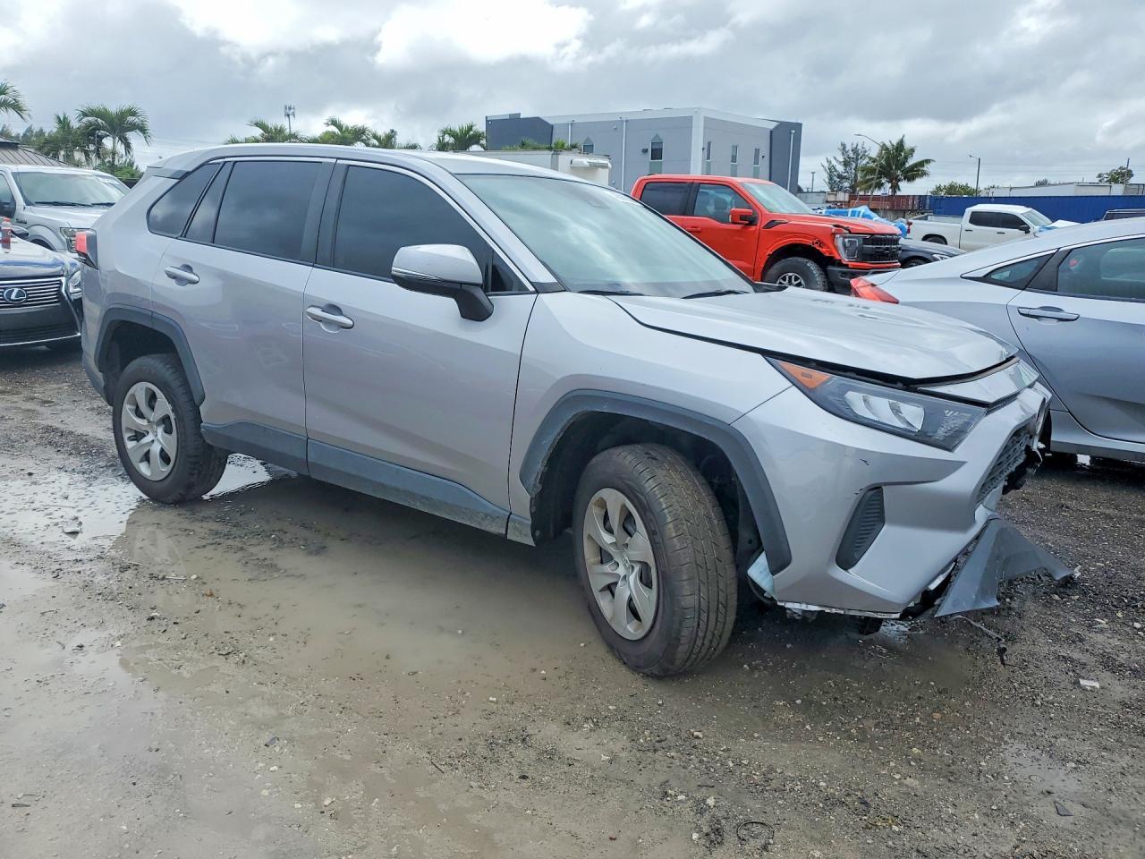 2022 Toyota Rav4 Le - Image 4