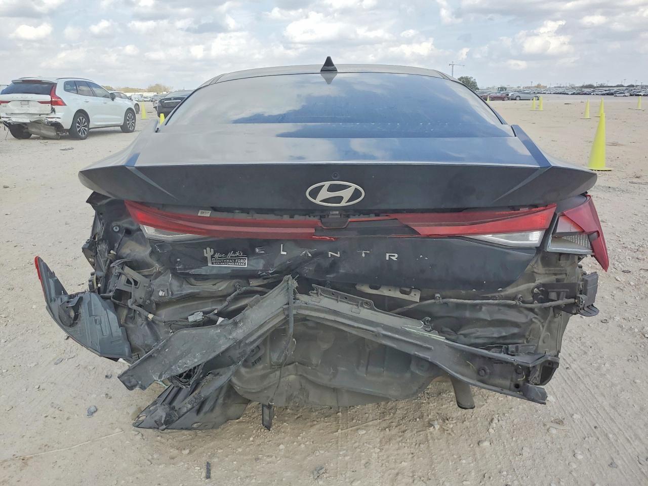 2024 Hyundai Elantra Hybrid - Image 6