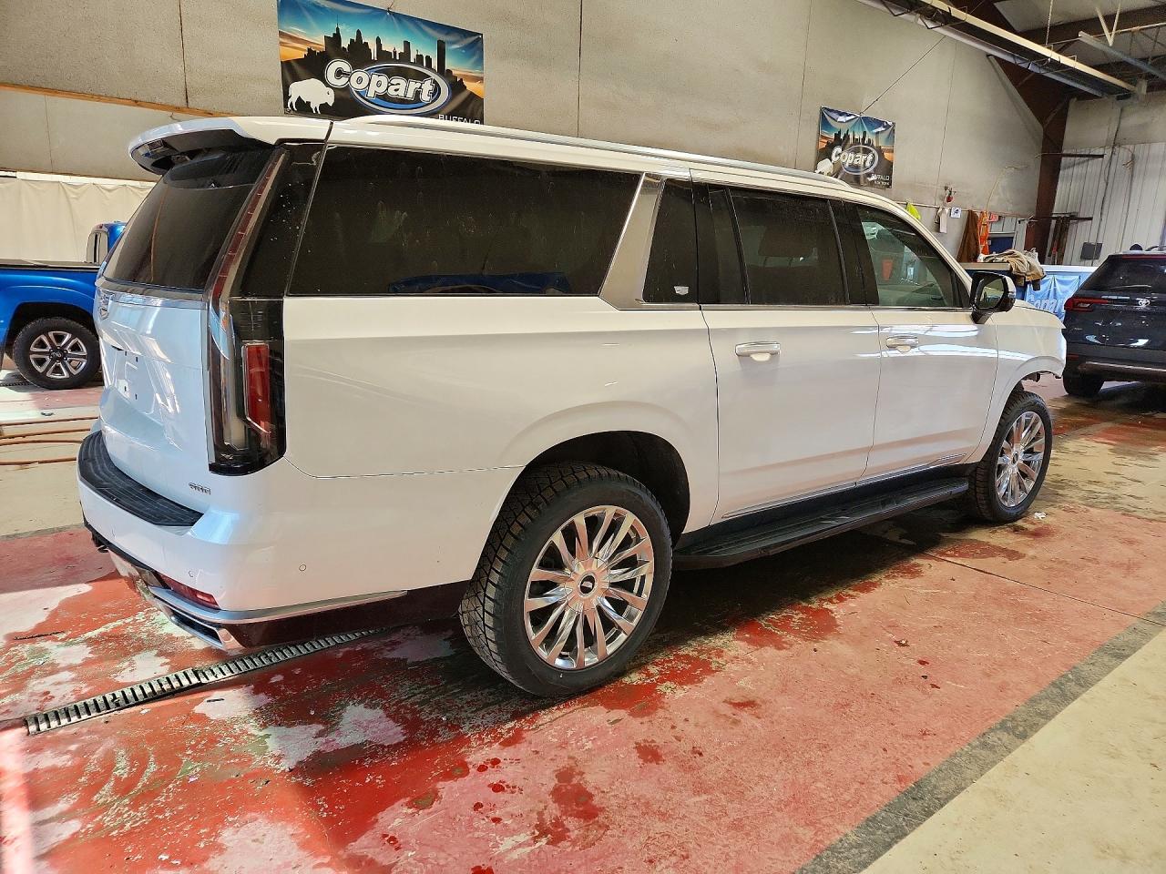 2022 Cadillac Escalade Esv Premium Luxury - Image 3