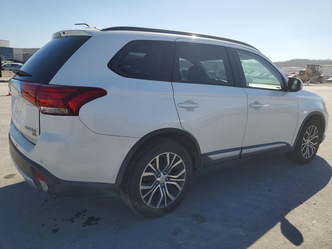 2016 Mitsubishi Outlander Se - Фото 3