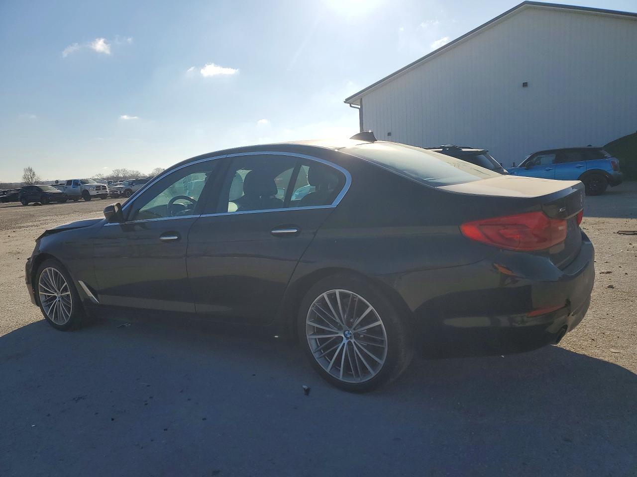 2018 BMW 530 Xi - Image 2