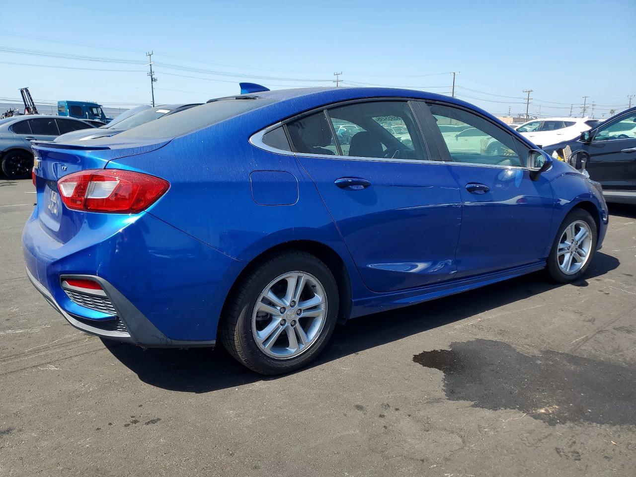 2017 Chevrolet Cruze Lt - Image 3