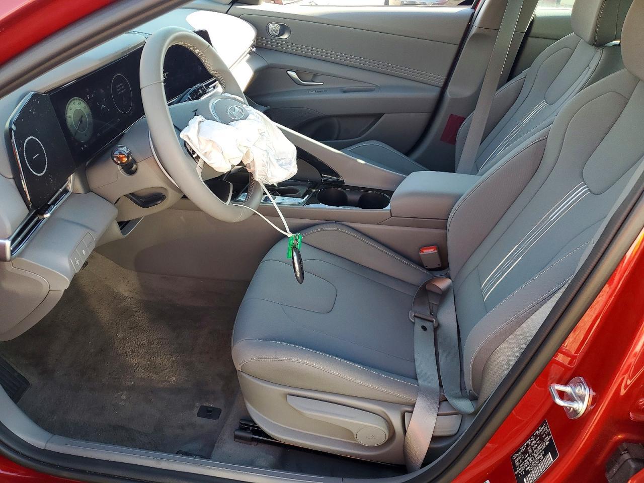 2025 Hyundai Elantra Sel Convenience - Image 7