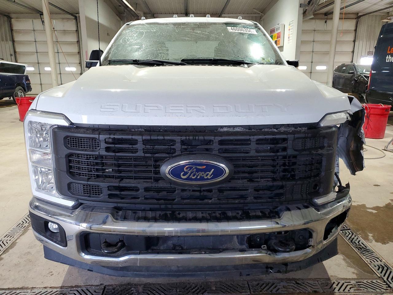 2023 Ford F250 Super Duty - Фото 5