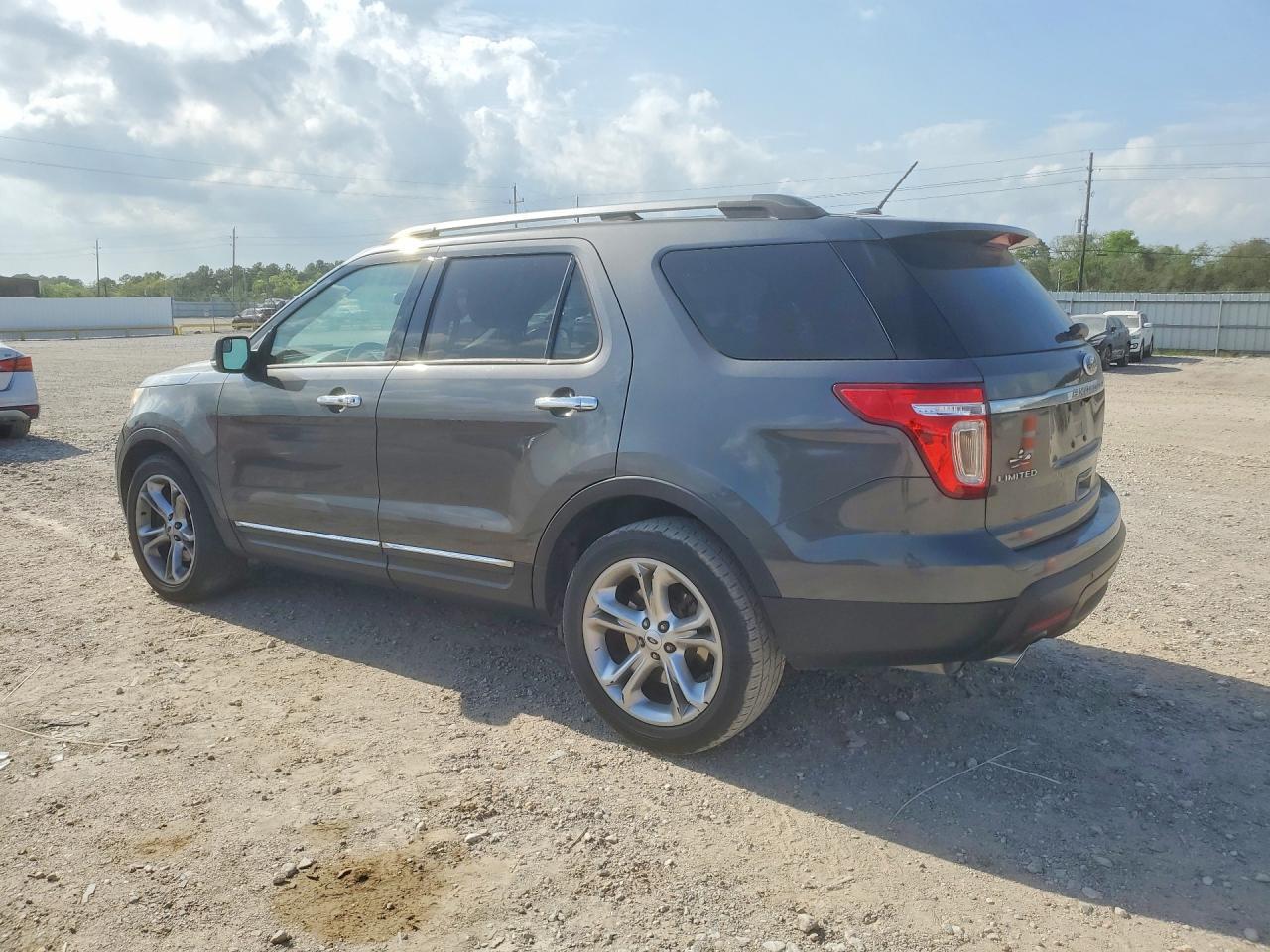 2015 Ford Explorer Limited - Image 2