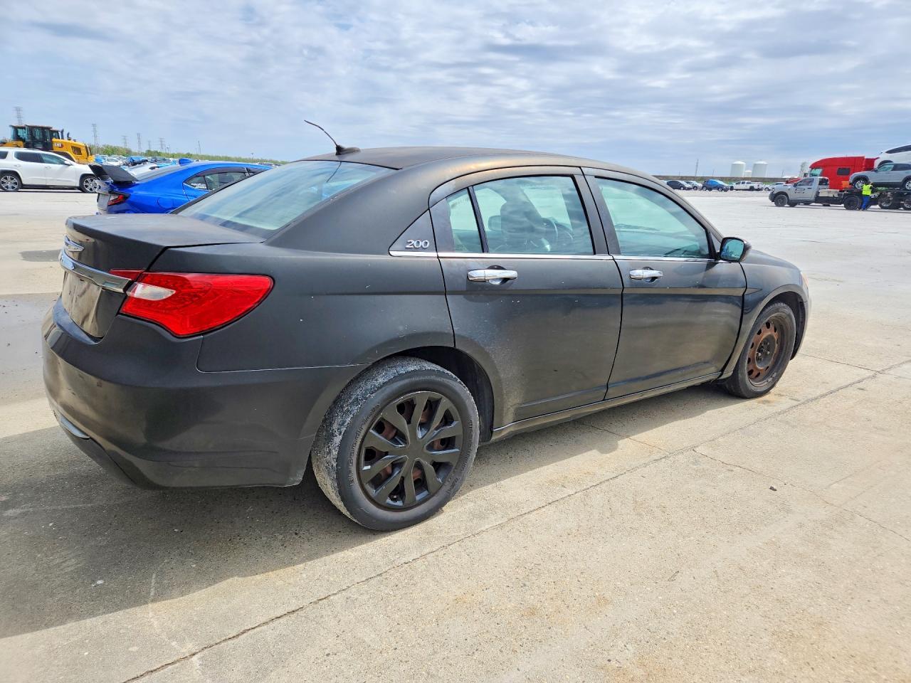 2012 Chrysler 200 Limited - Image 3