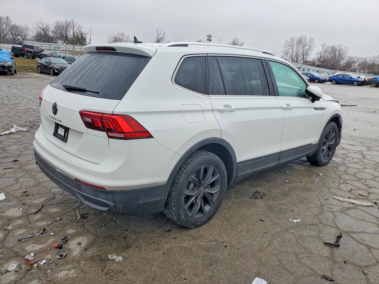 2024 Volkswagen Tiguan Se - Image 3