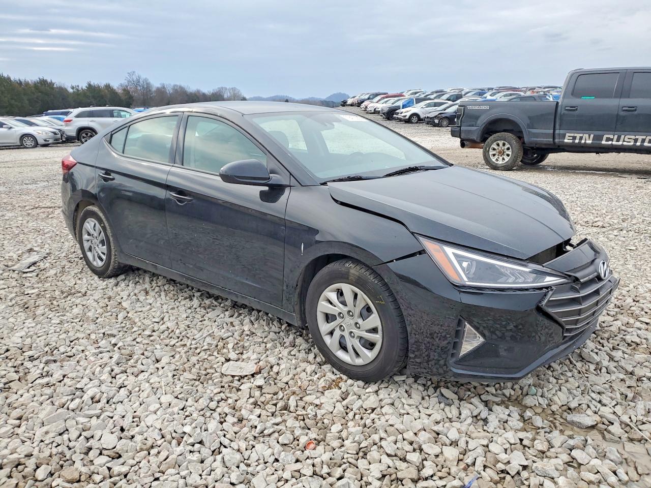 2020 Hyundai Elantra Se - Image 4