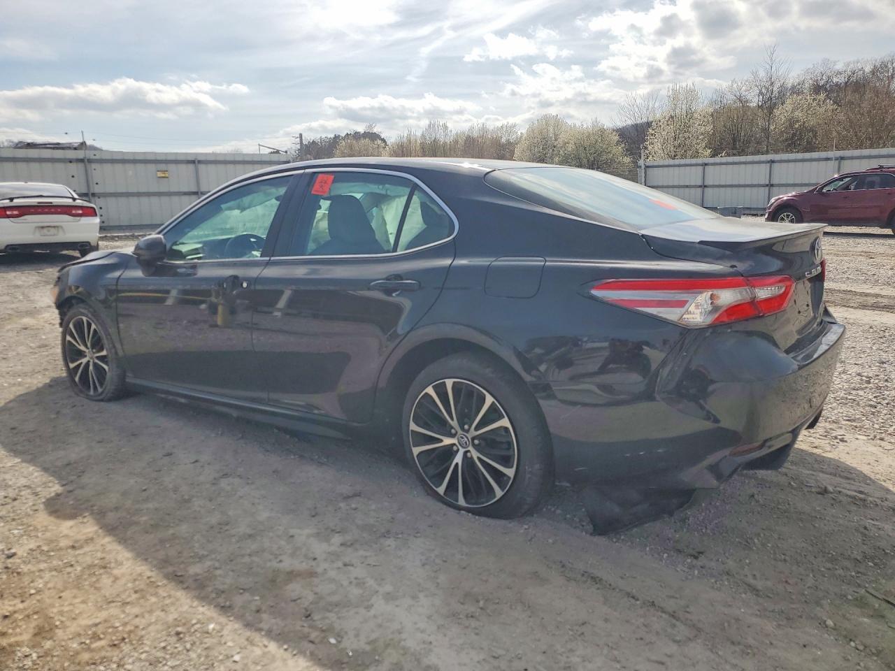 2018 Toyota Camry Se - Фото 2