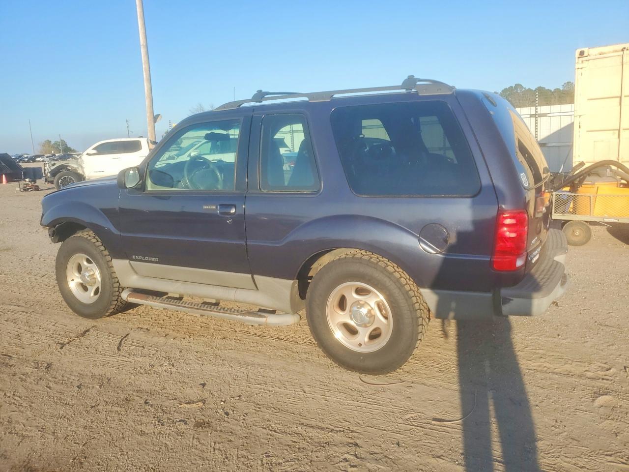 2001 Ford Explorer Sport - Фото 2