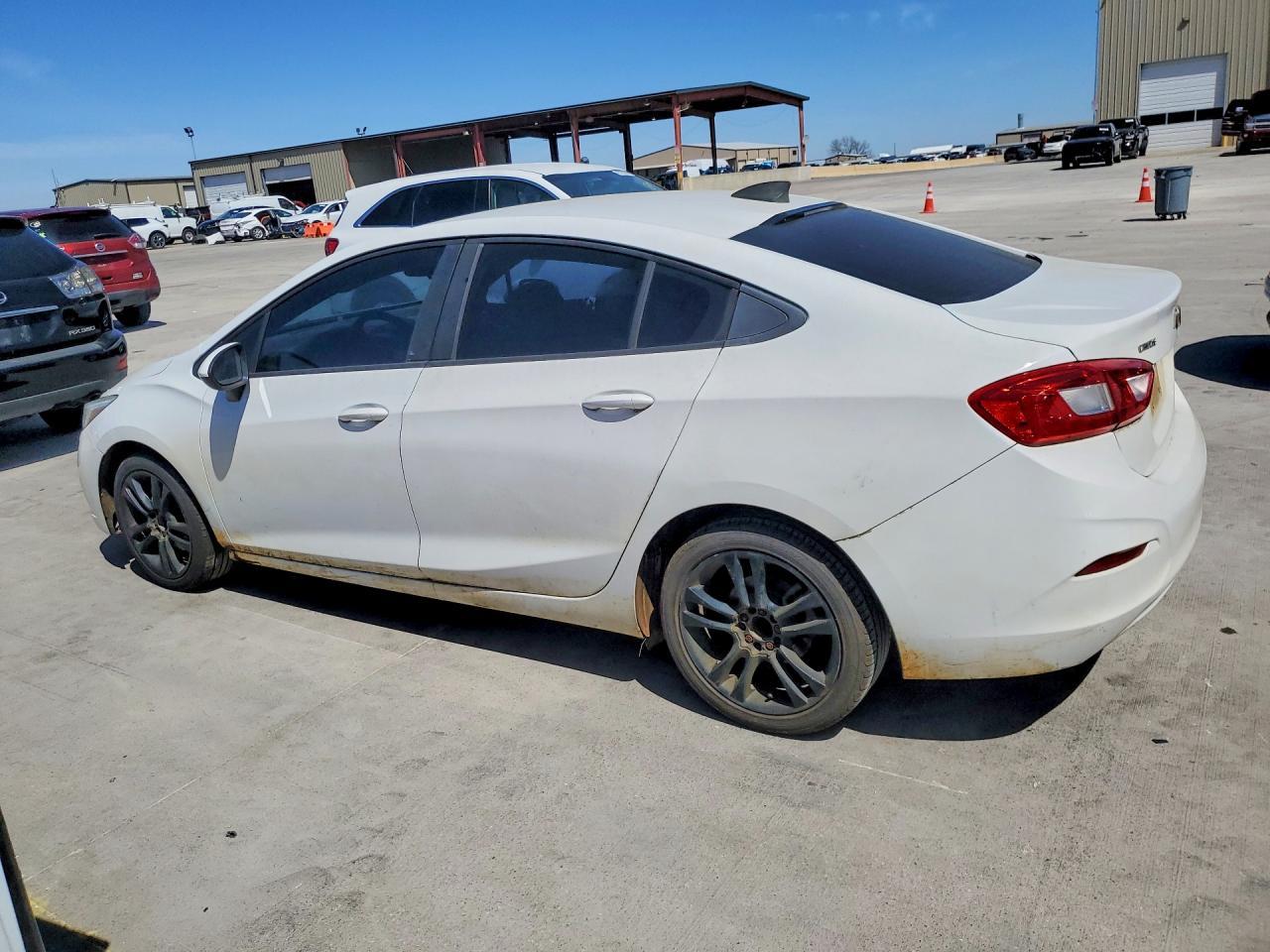 2017 Chevrolet Cruze Ls - Image 2
