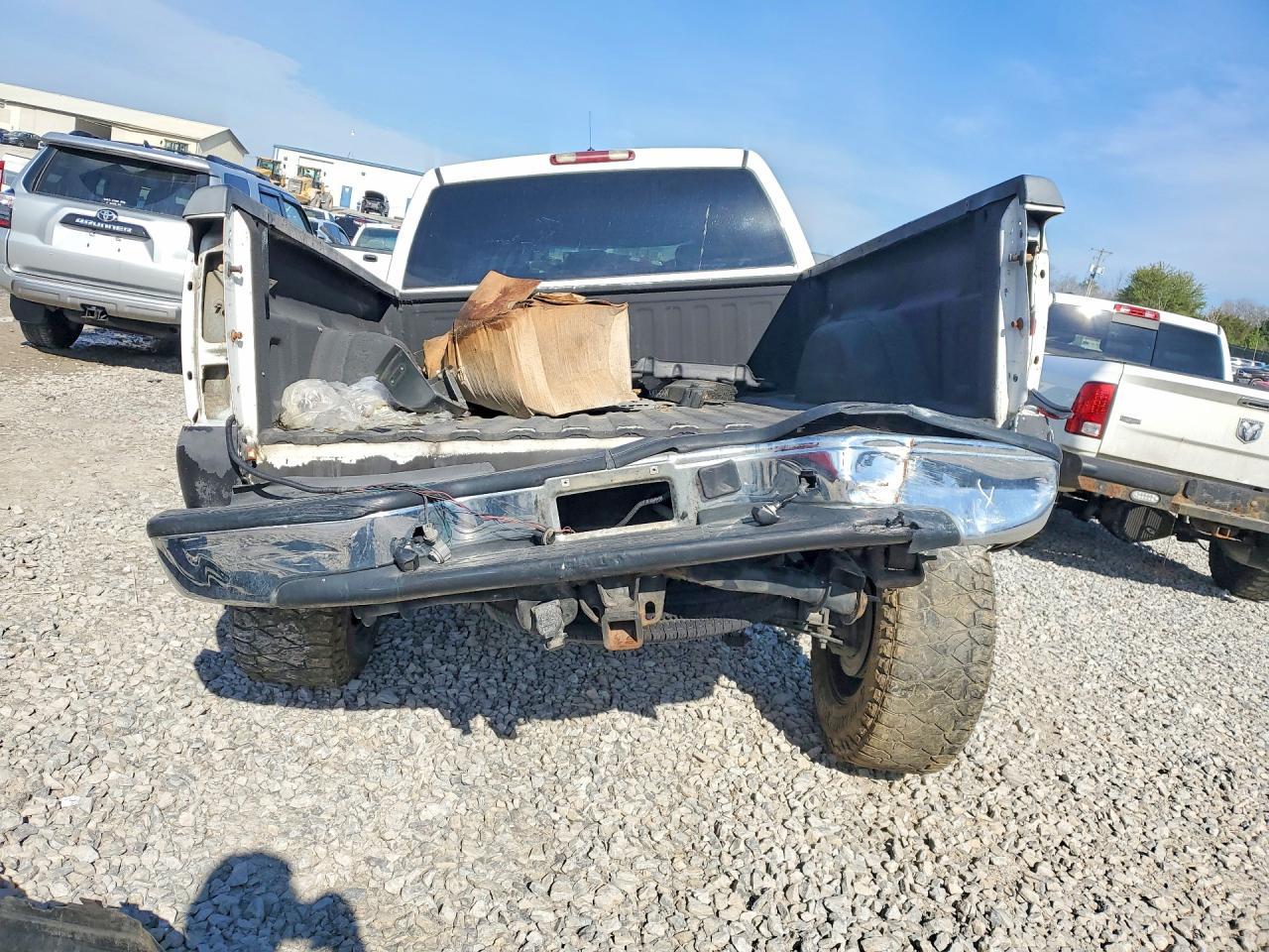 2004 Chevrolet Silverado K2500 Heavy Duty - Image 6