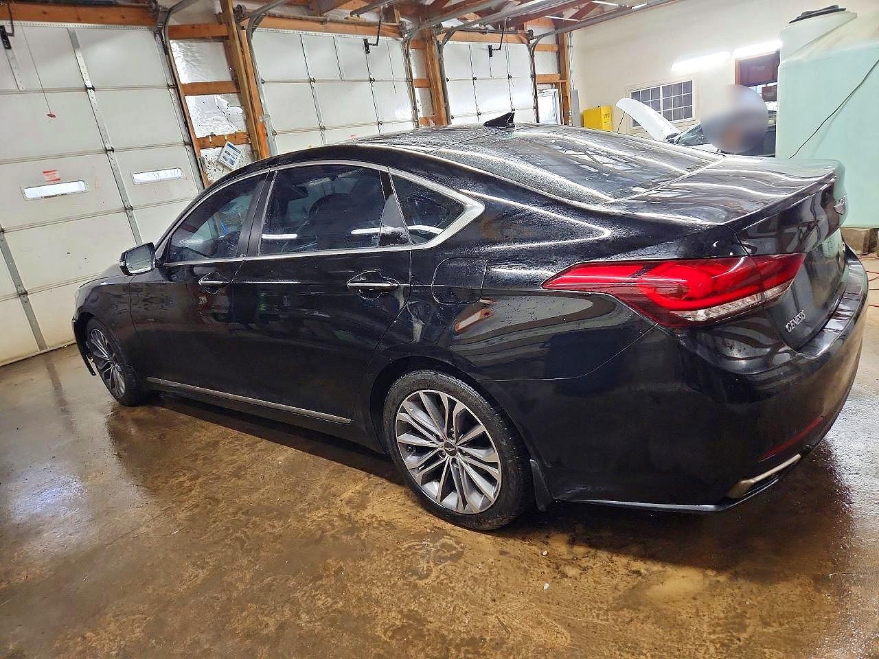 2015 Hyundai Genesis 3.8L - Фото 2
