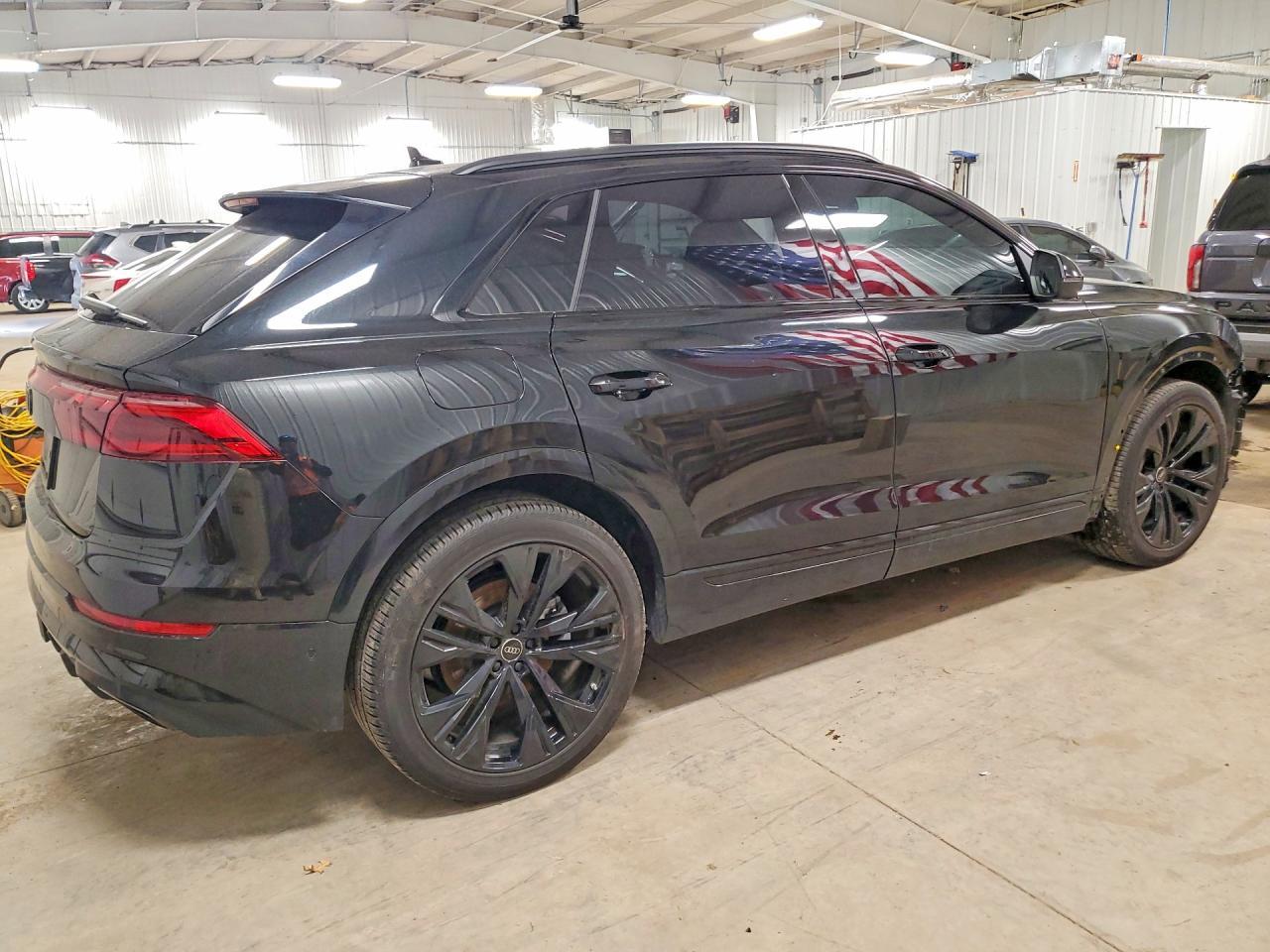 2025 Audi Q8 Prestige S-Line - Фото 3