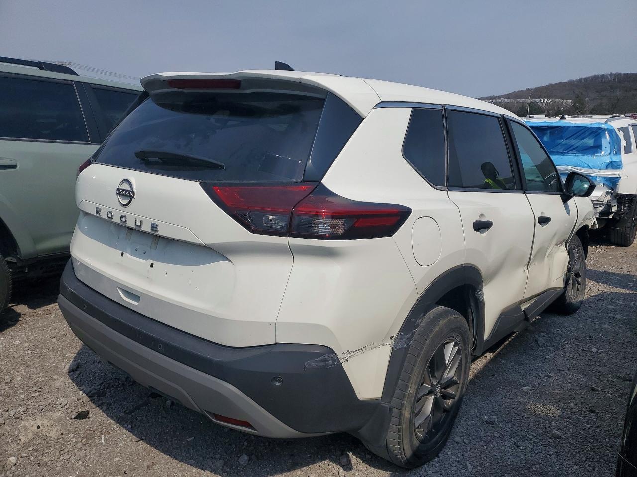 2023 Nissan Rogue S - Image 3