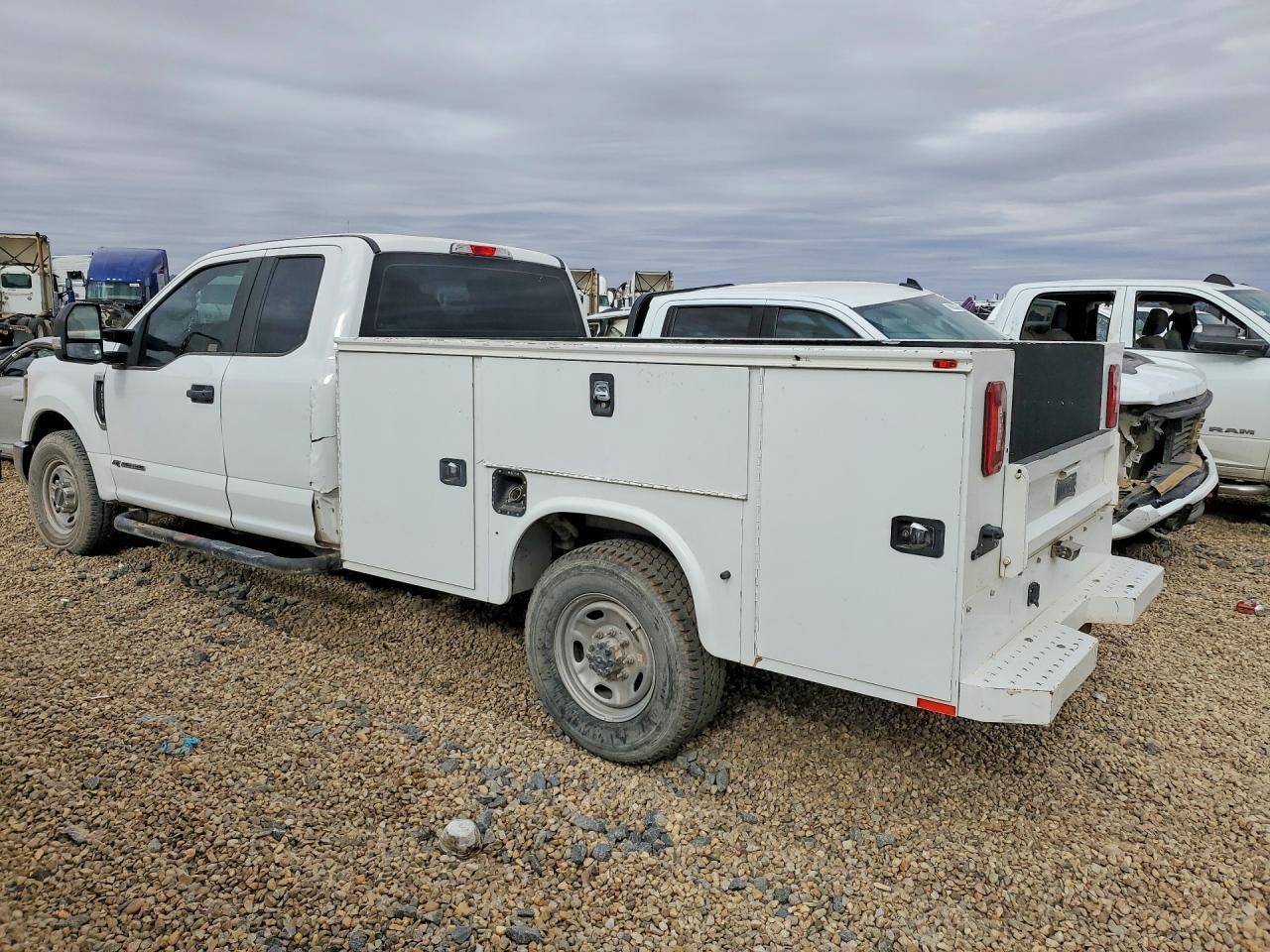 2019 Ford F350 Super Duty Utility / Service Truck - Фото 2