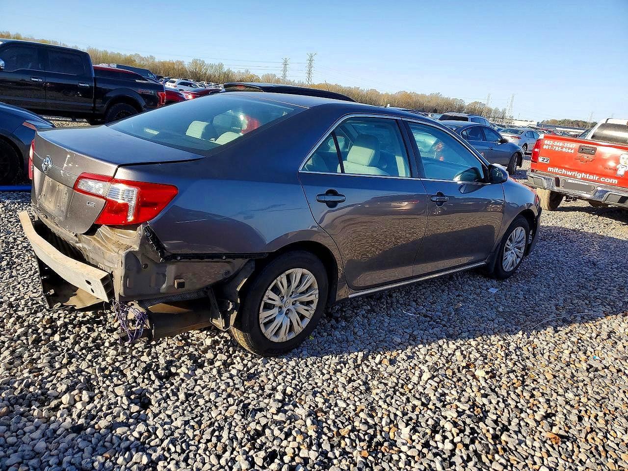 2014 Toyota Camry Le - Фото 3