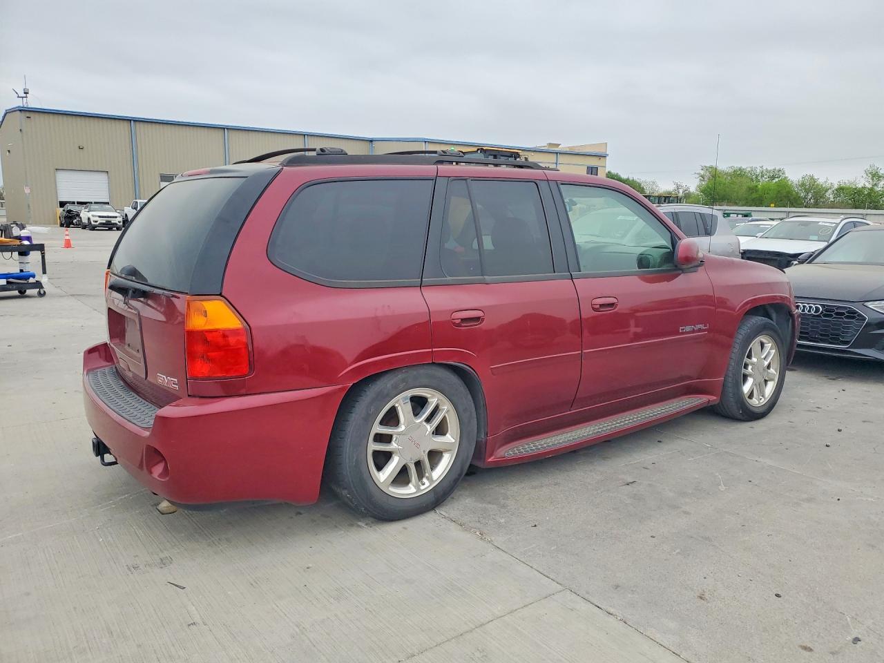 2007 GMC Envoy Denali - Image 3