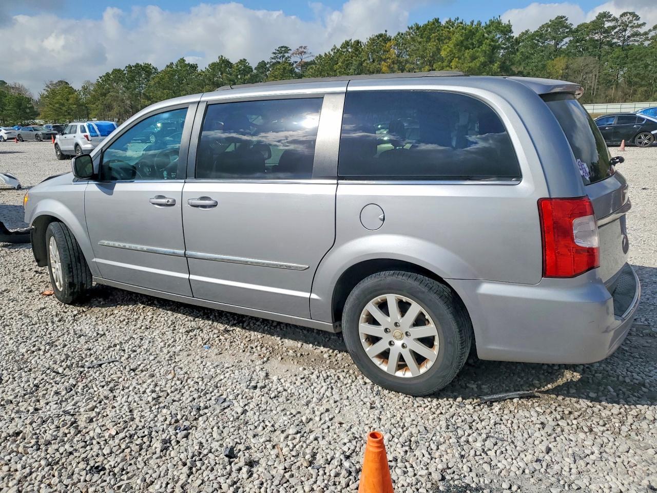 2014 Chrysler Town & Country Touring - Фото 2