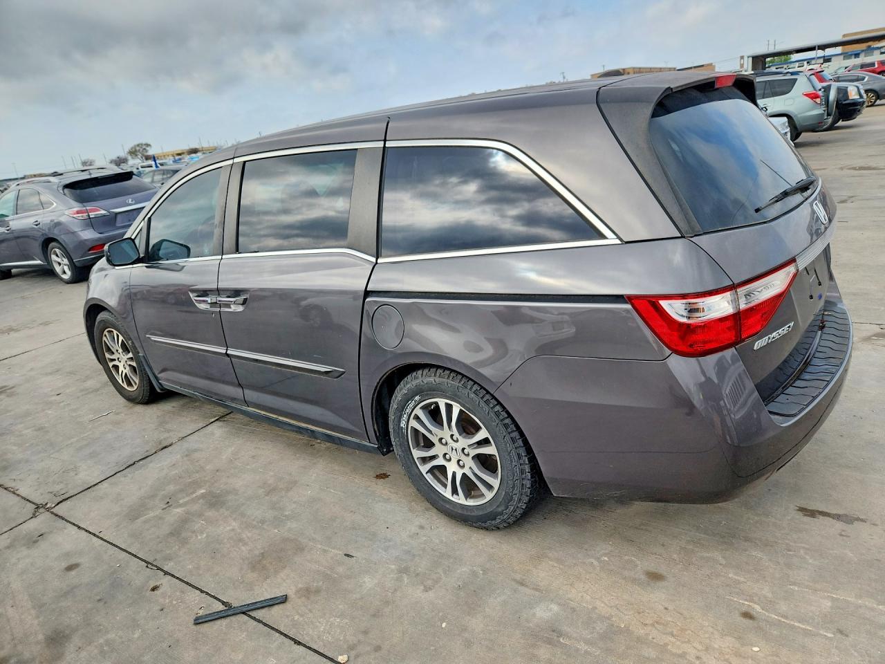 2012 Honda Odyssey Exl - Image 2