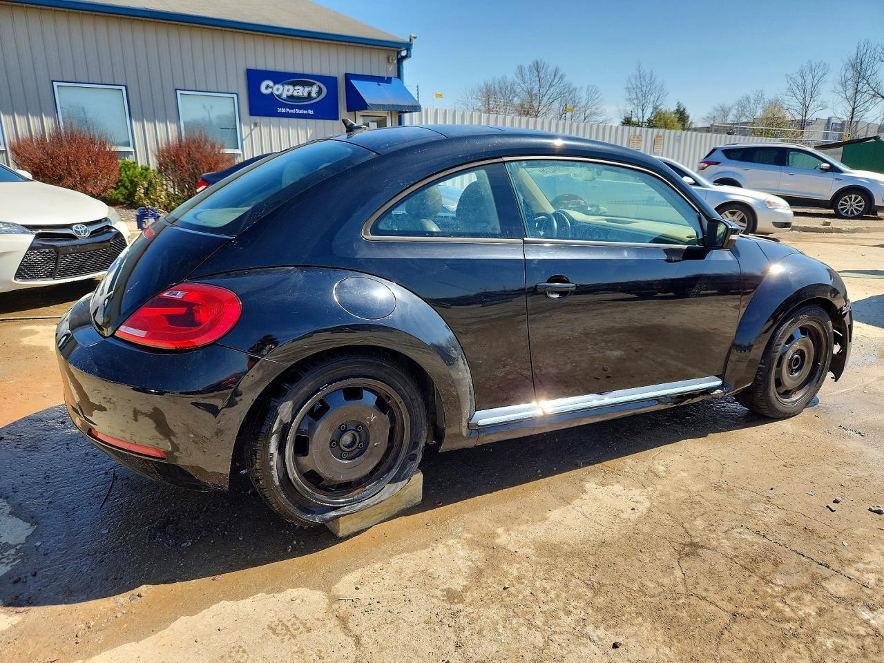 2013 Volkswagen Beetle - Фото 3