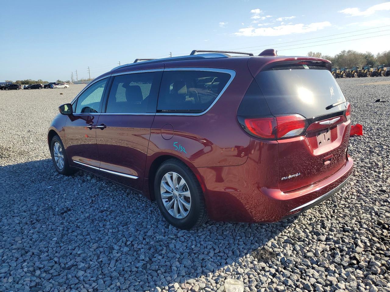 2018 Chrysler Pacifica Touring L - Image 2
