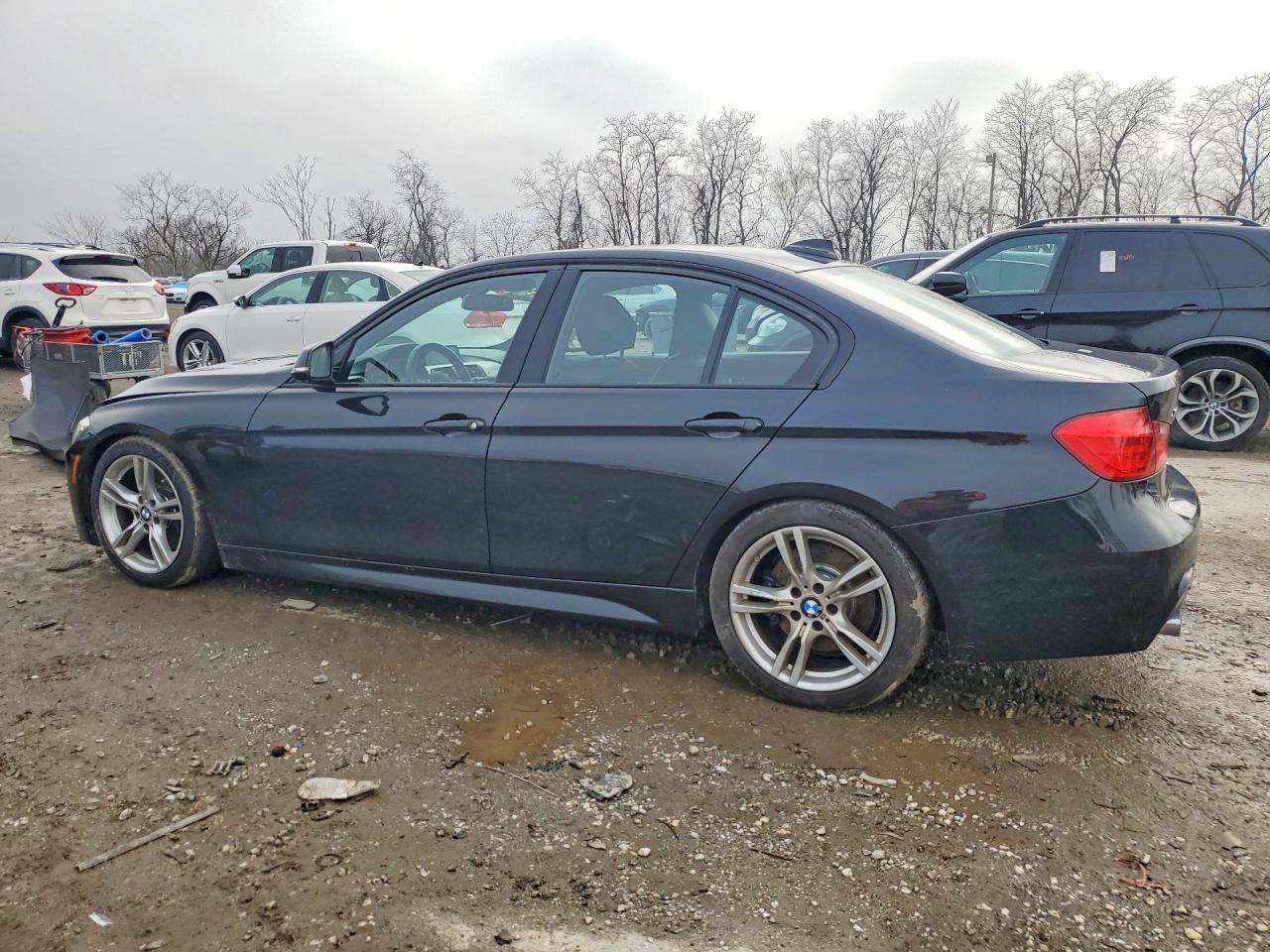 2013 BMW 335 Xi - Image 2