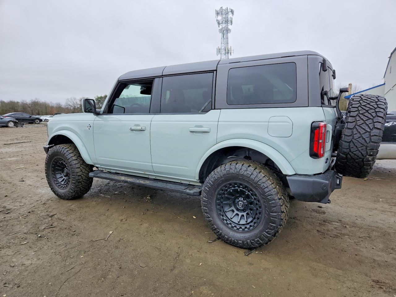 2024 Ford Bronco Outer Banks - Image 2