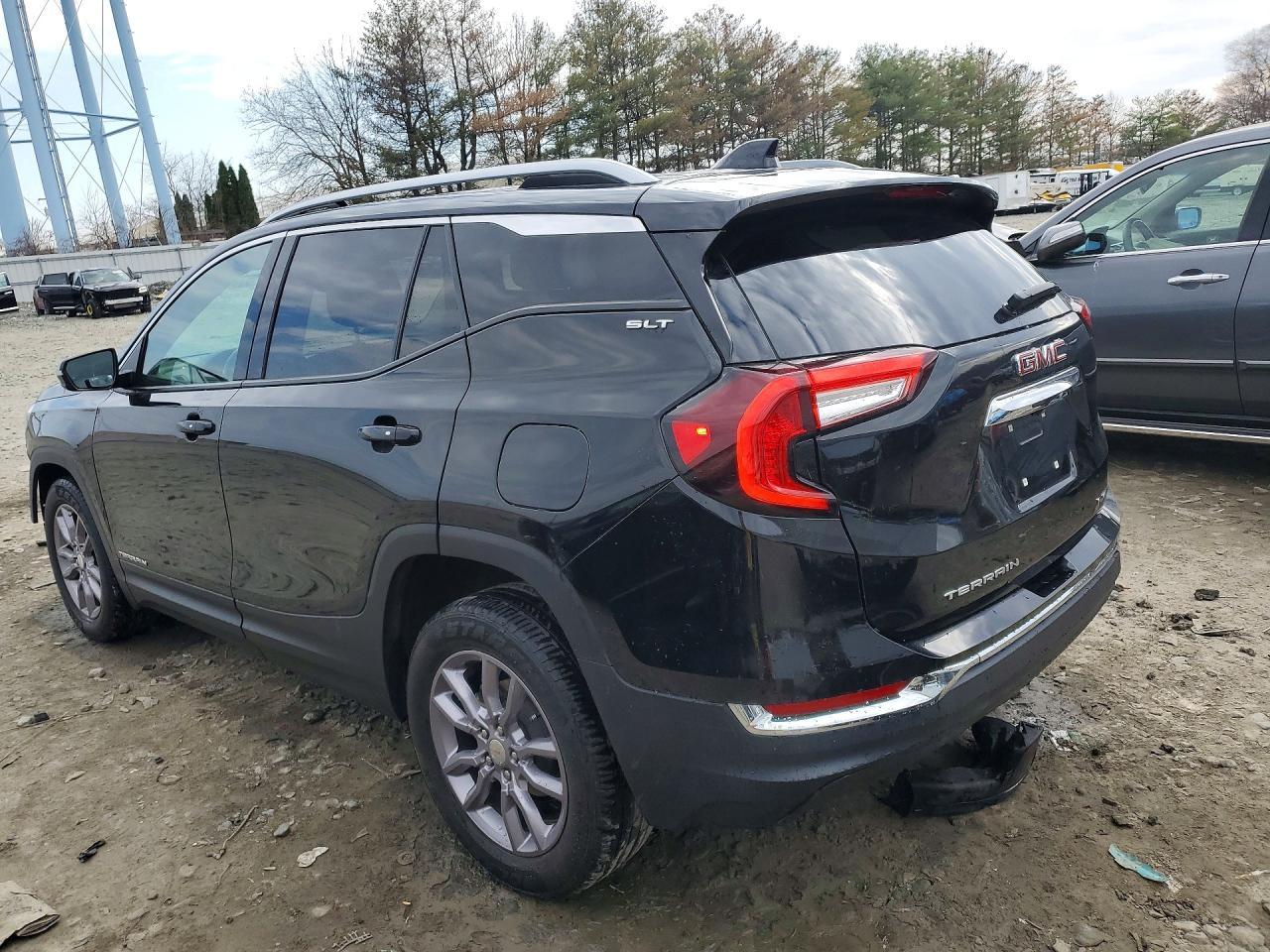 2023 GMC Terrain Slt - Image 2