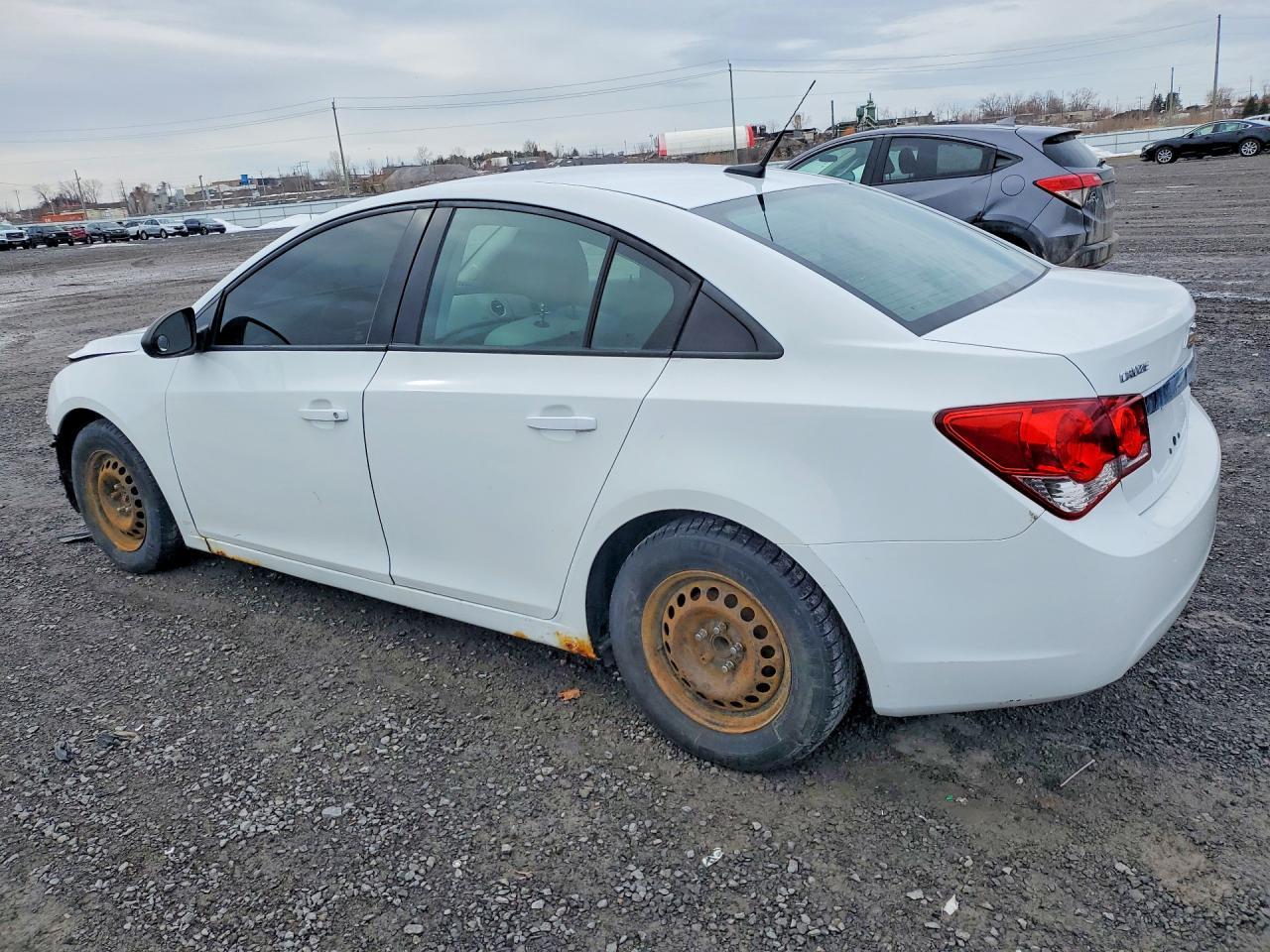 2013 Chevrolet Cruze Ls - Image 2